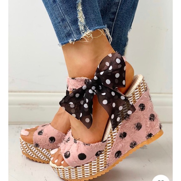 Scarpi’s SIZE 7 ONLY Pink w/Polka Dot Sash Sandals - Picture 3 of 10